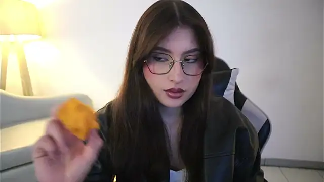 Daisha Riley online show from April 22, 1:08 pm