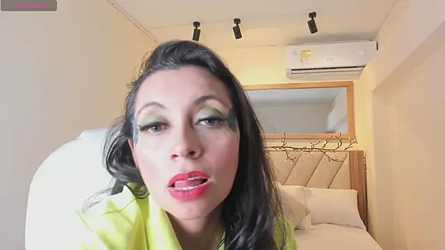 PerlaPreciosa online show from March 18, 4:06 am