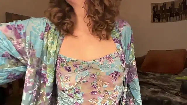 leahsparkles online show from January 10, 4:17 am