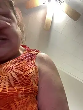 Luciouslouise72xh online show from January 7, 11:30 pm