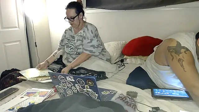 cloudy couple444 online show from November 30, 8:51 am