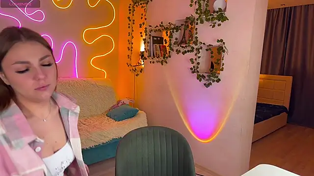 RobertAndLinela online show from October 21, 1:37 pm