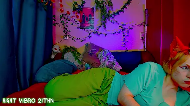 TrickyKitsune online show from September 18, 1:42 pm