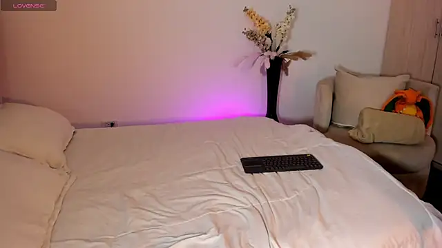 rachaeldeckard   online show from September 10, 6:24 am