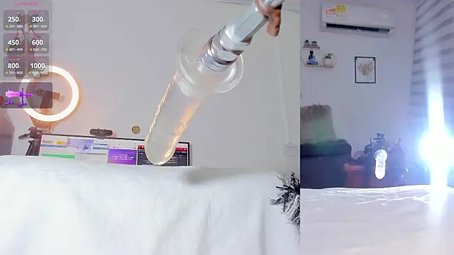 Maria Jones  online show from September 21, 1:15 am