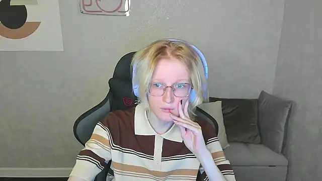 ElizabethHarpper online show from September 20, 1:27 am