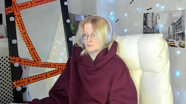 ElizabethHarpper online show from November 11, 1:34 am