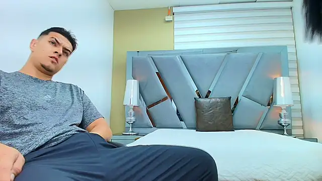 DAVID VICTORIAA online show from April 7, 1:02 pm