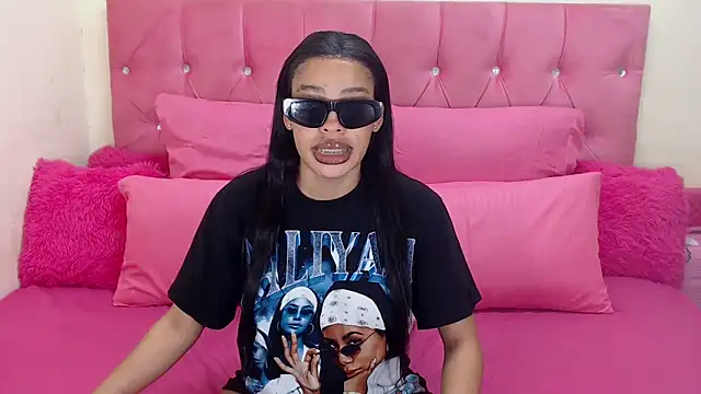 naughtiest baddy online show from September 25, 7:55 pm