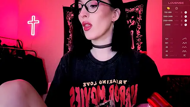 Miss Alice   online show from October 15, 12:35 am