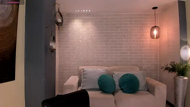 NiaSalvatore online show from February 8, 11:07 pm