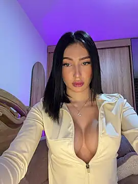 Maddy Jones online show from March 28, 1:38 am