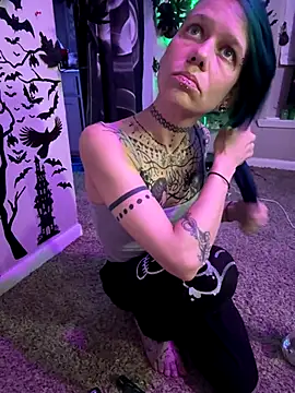 trashbrat online show from October 19, 6:37 am