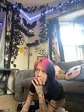 trashbrat online show from April 8, 9:17 pm