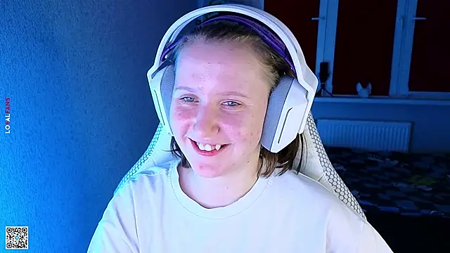 mon lola online show from October 2, 6:35 pm