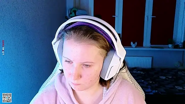 mon lola online show from September 30, 5:18 pm