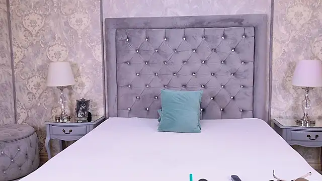 LexiRiley online show from February 5, 7:00 am