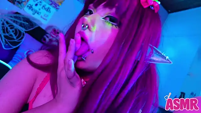 LaytonBox online show from October 5, 3:06 pm