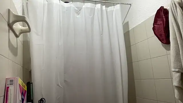 LunaBeya online show from March 22, 11:05 am