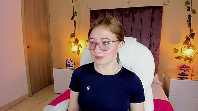 Dahlia Rousse online show from September 19, 10:20 pm