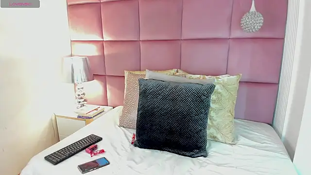 LuciaWallace online show from October 19, 12:34 am