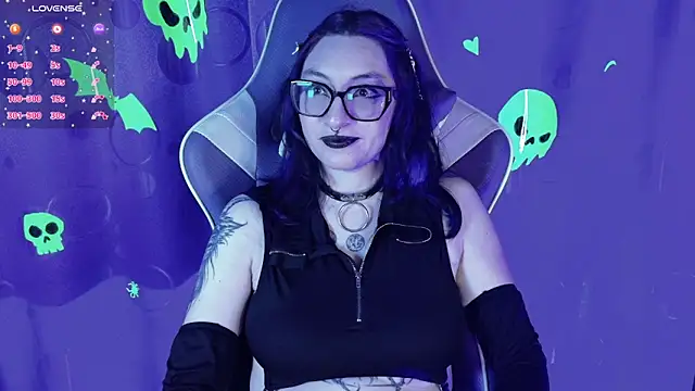 Kimlennox  online show from April 15, 1:11 pm