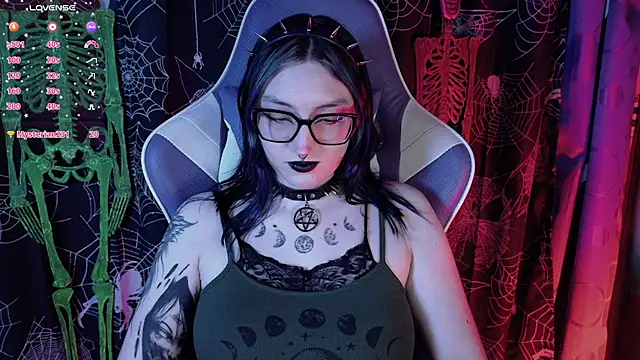 Kimlennox  online show from April 28, 1:48 pm