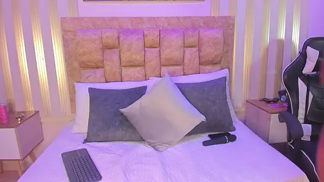 avis lara online show from September 20, 8:07 pm