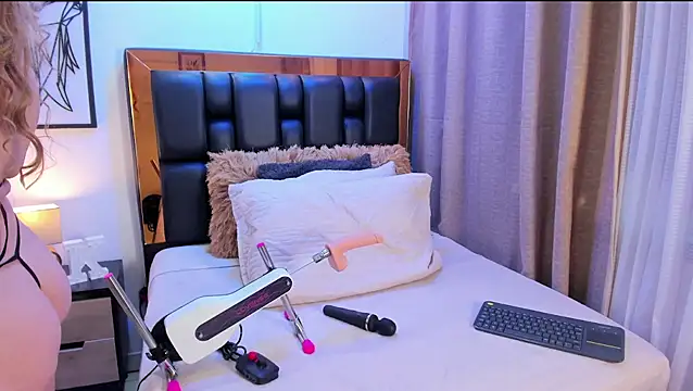 Katalina Evans online show from February 24, 12:15 pm