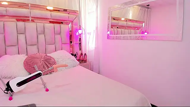 Katalina Evans online show from December 15, 11:59 am