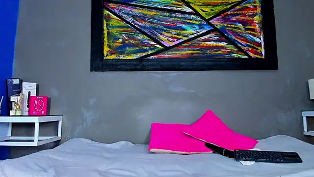 Charlotte curvy  online show from April 9, 8:25 pm