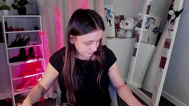 Sahara Shields online show from November 25, 10:39 am