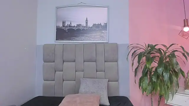 janna lopez  online show from December 17, 12:09 pm