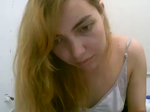 VittoriaTaylor online show from December 21, 2:49 am