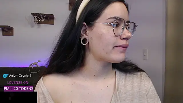 crystalll room online show from October 15, 6:05 am