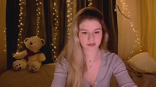 Melissa smith  online show from February 15, 8:30 pm