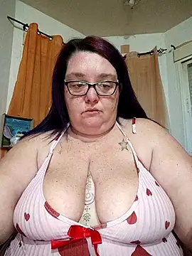 diosacurvy1984 online show from February 20, 7:43 am