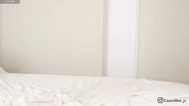 caamillee  online show from November 1, 2:59 am