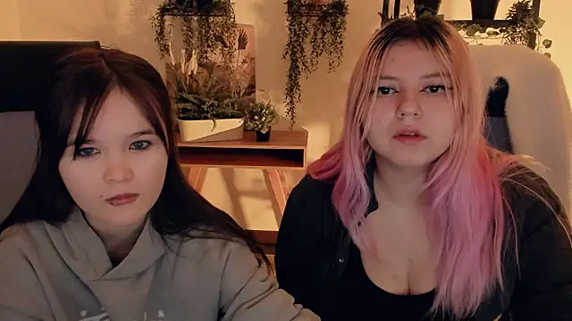 DiaAngell online show from March 13, 8:54 pm