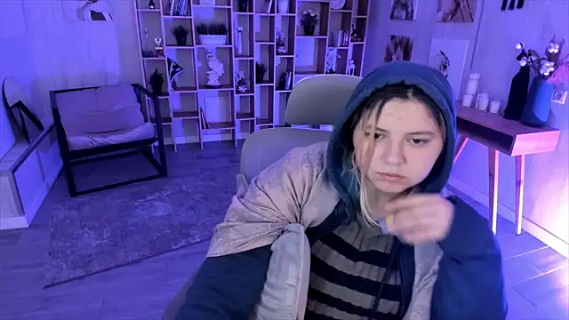 DiaAngell online show from September 30, 8:46 pm