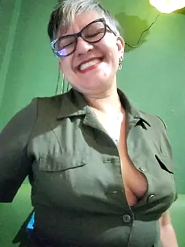 ilonna2025 online show from October 12, 7:00 am