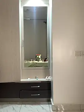 madell online show from April 13, 5:36 pm