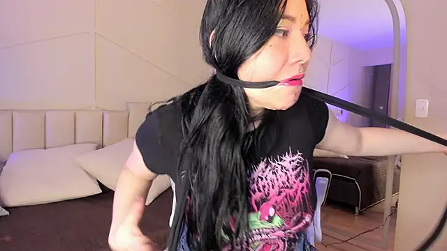 sharonnleon online show from April 15, 1:11 pm