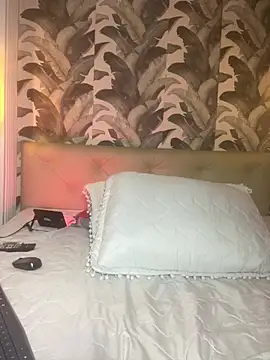 viktoria davis  online show from April 1, 12:00 am