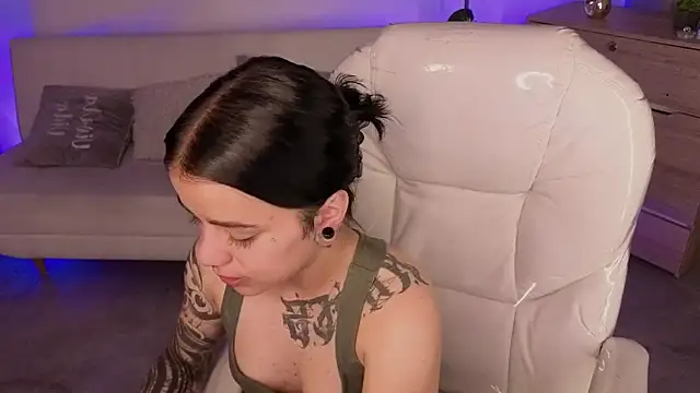 Nicole Foxx  online show from March 21, 8:14 pm