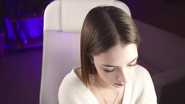 PamBeesly online show from September 21, 8:35 am