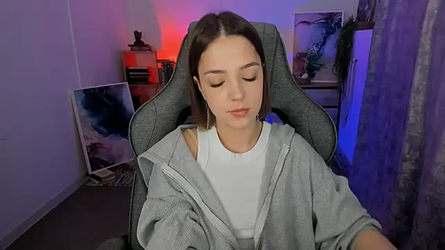 PamBeesly online show from September 25, 12:59 pm