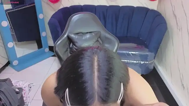 Paulette v online show from November 18, 1:23 pm