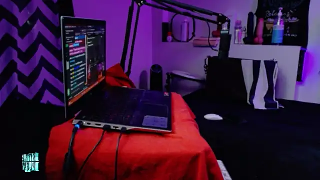 KittiePurry69 online show from September 21, 4:38 pm