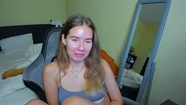 EmilyPaw online show from September 28, 10:09 am